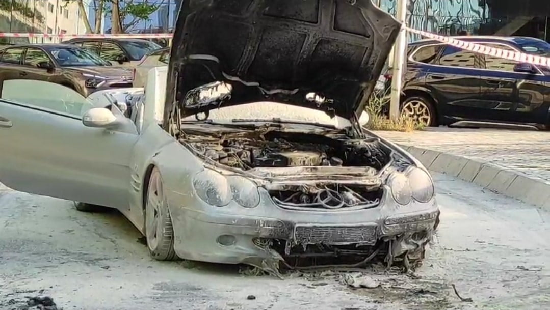 ŞİŞLİ’DE SEYİR HALİNDEKİ OTOMOBİL YANDI!  ARAÇ KULLANILAMAZ HALE GELDİ