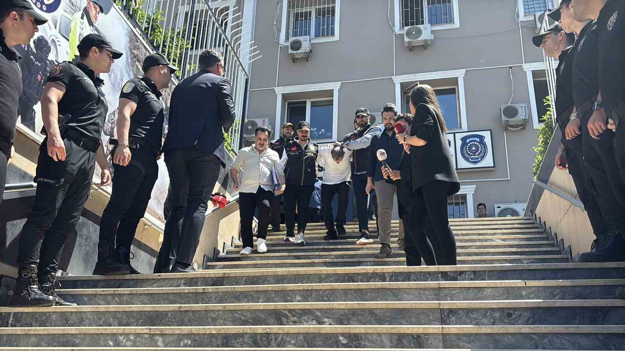 ŞİŞLİ FULYA'DAKİ EVİNİN ÖNÜNDE SİLAHLI SALDIRIYA UĞRAYAN MEZDEKE GRUBU ÜYESİ AYNUR KANBUR'UN...