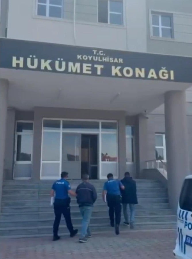 SİVAS'IN KOYULHİSAR İLÇESİNDE GÖÇMEN KAÇAKÇILIĞIYLA MÜCADELE KAPSAMINDA YÜRÜTÜLEN ÇALIŞMALARDA...