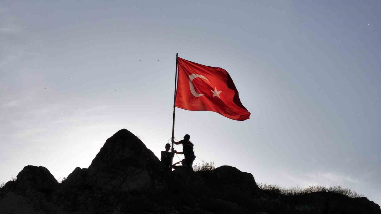 SİVAS'IN TARİHÎ VE KÜLTÜREL MİRASLARI ARASINDA ÖNEMLİ BİR YERE SAHİP OLAN HEVÜK KALESİ'NDEKİ TÜRK...