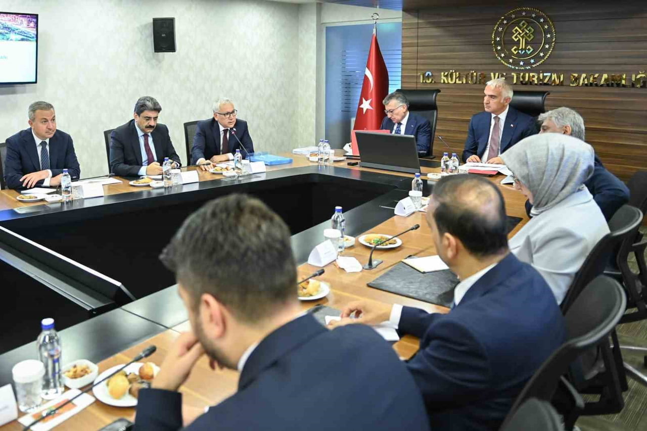 SİVAS'IN TURİZM HEDEFLERİ, ANKARA'DA GERÇEKLEŞTİRİLEN ÜST DÜZEY İSTİŞARE TOPLANTISINDA MASAYA...