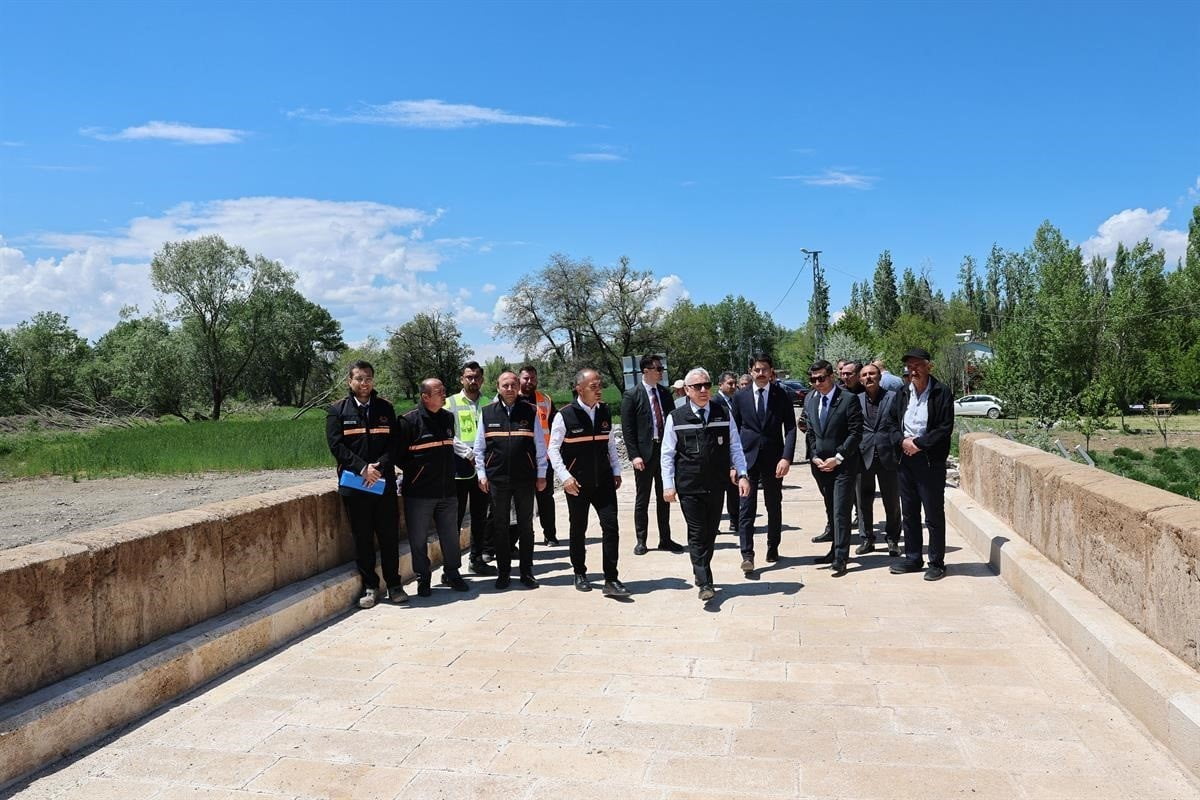 SİVAS'IN ULAŞ İLÇESİNDE BULUNAN VE 1885 YILINDA HALİL RIFAT PAŞA TARAFINDAN YAPTIRILAN TARİHİ...