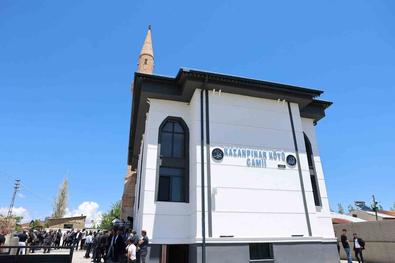 SİVAS'IN ULAŞ İLÇESİNE BAĞLI KAZANPINAR KÖYÜNDE YAPIMI TAMAMLANAN KAZANPINAR CAMİİ DÜZENLENEN...
