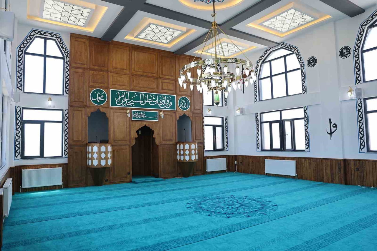 SİVAS'IN ULAŞ İLÇESİNE BAĞLI KAZANPINAR KÖYÜNDE YAPIMI TAMAMLANAN KAZANPINAR CAMİİ DÜZENLENEN...
