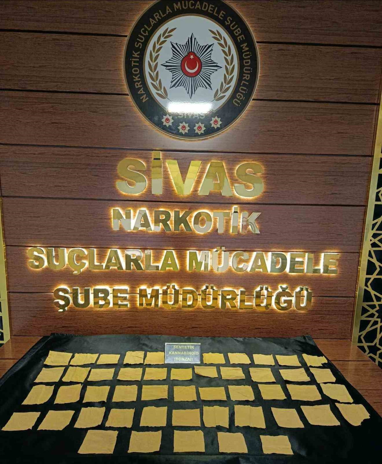 SİVAS'TA DÜZENLENEN OPERASYONDA 19 BİN 952 KULLANIMLIK SENTETİK KANNABİNOİD ELE GEÇİRİLİRKEN...