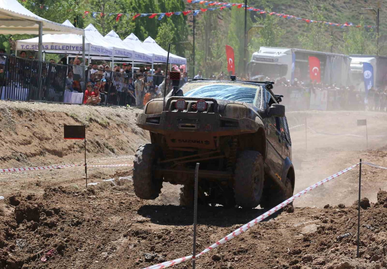 SİVAS BELEDİYESİ’NİN ÖNCÜLÜĞÜNDE DÜZENLENEN OFF ROAD OYUNLARI, ADRENALİN DOLU ANLARA SAHNE...