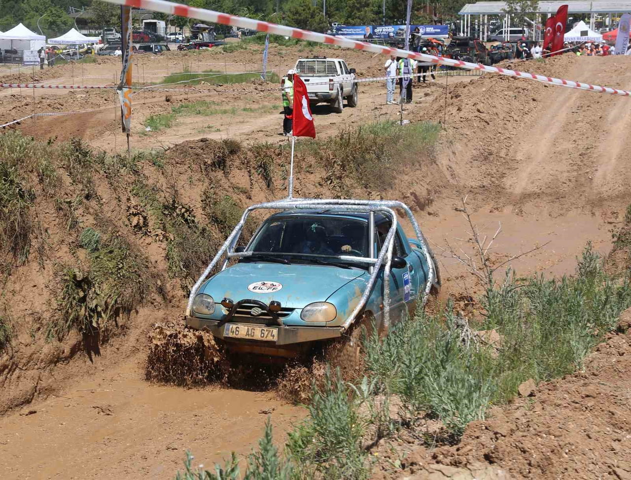 SİVAS BELEDİYESİ’NİN ÖNCÜLÜĞÜNDE DÜZENLENEN OFF ROAD OYUNLARI, ADRENALİN DOLU ANLARA SAHNE...