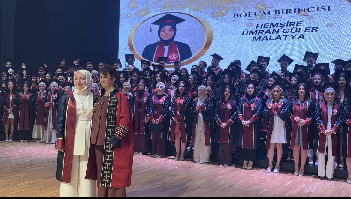 SİVAS CUMHURİYET ÜNİVERSİTESİ SAĞLIK BİLİMLERİ FAKÜLTESİ HEMŞİRELİK BÖLÜMÜ’NDE MEZUNİYET HEYECANI...