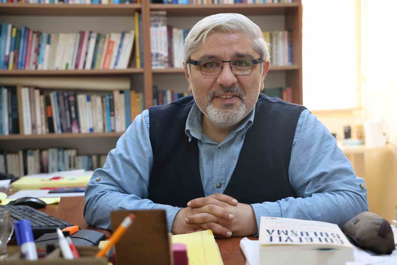 SİVAS CUMHURİYET ÜNİVERSİTESİ YENİ MEDYA BÖLÜM BAŞKANI DOÇ. DR. SEFER DARICI