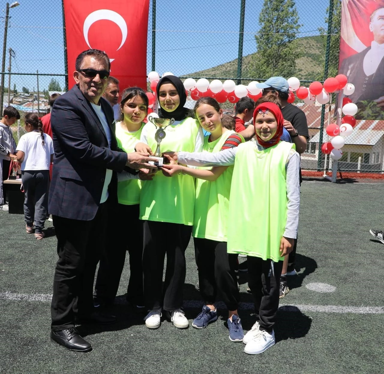 SİVAS GENÇLİK VE SPOR İL MÜDÜRLÜĞÜ, OKUL SPOR FAALİYETLERİNE YOĞUN KATILIM SAĞLAYAN GAZİKÖY ŞEHİT...