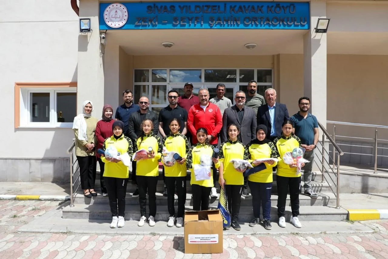 SİVAS GENÇLİK VE SPOR İL MÜDÜRLÜĞÜ, OKUL SPORLARINDA LİSANSLI ÖĞRENCİ SAYISI VE MÜSABAKALARA...