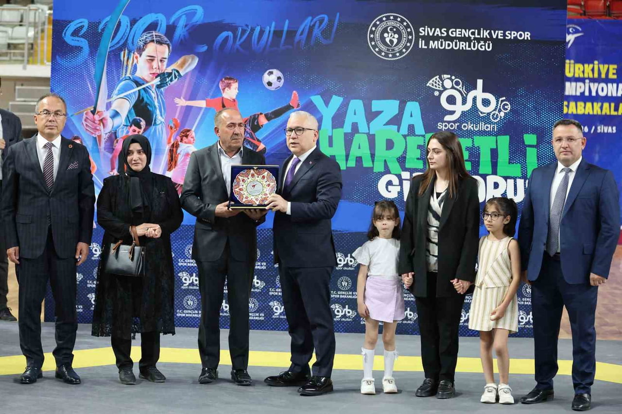 SİVAS’IN EV SAHİPLİĞİNDE BAŞLAYAN MÜCAHİT YANCI DOĞU GRUBU TAEKWONDO ŞAMPİYONASI'NDA 40 İLDEN...