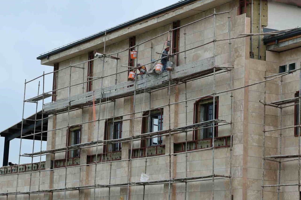 SİVAS’IN HAFİK İLÇESİNDE YAPIMI DEVAM EDEN 10 YATAKLI HAFİK DEVLET HASTANESİ’NİN İNŞA...