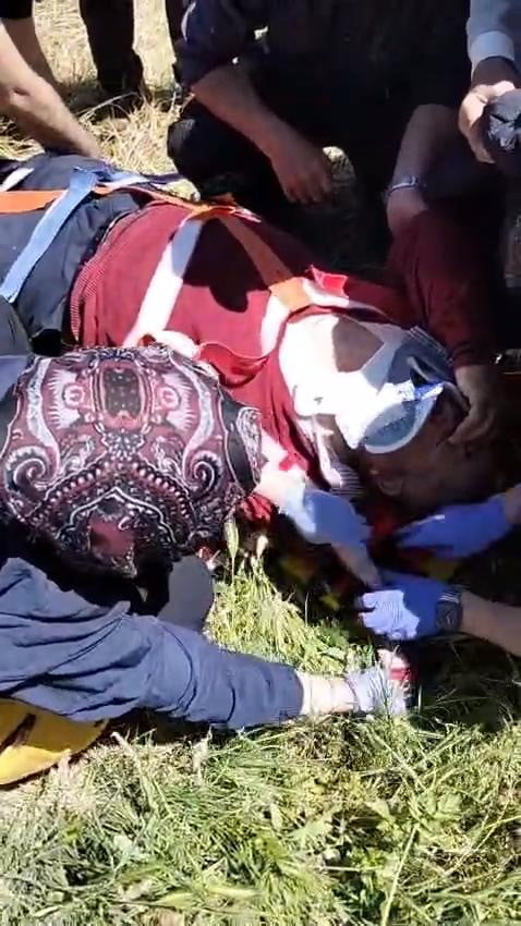 SİVAS’IN SUŞEHRİ İLÇESİNDE ARAZİDE SEYİR HALİNDEYKEN KONTROLDEN ÇIKARAK DEVRİLEN TRAKTÖRÜN...