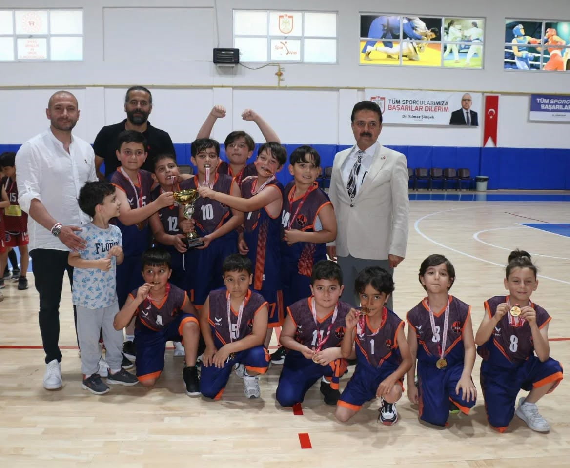 SİVAS’TA DÜZENLENEN BASKETBOL MİNİKLER A İL BİRİNCİLİĞİ MÜSABAKALARINDA MİNİK SPORCULAR...