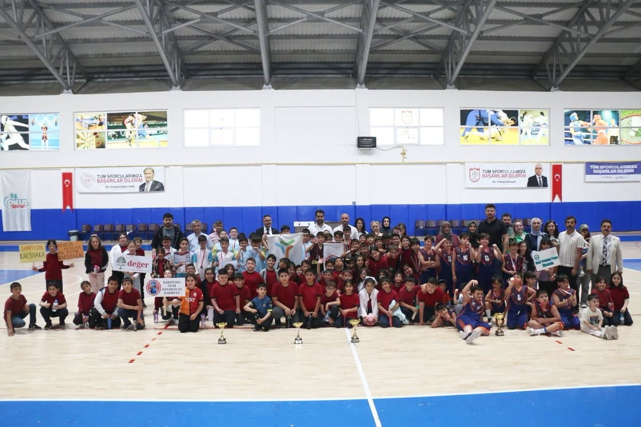 SİVAS’TA DÜZENLENEN BASKETBOL MİNİKLER A İL BİRİNCİLİĞİ MÜSABAKALARINDA MİNİK SPORCULAR...