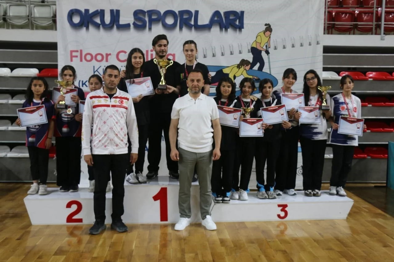 SİVAS’TA DÜZENLENEN FLOOR CURLİNG TÜRKİYE ŞAMPİYONASI’NDA 28 İLDEN 45 TAKIM VE 120 SPORCU, TÜRKİYE...
