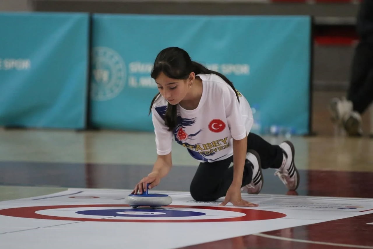 SİVAS’TA DÜZENLENEN FLOOR CURLİNG TÜRKİYE ŞAMPİYONASI’NDA 28 İLDEN 45 TAKIM VE 120 SPORCU, TÜRKİYE...