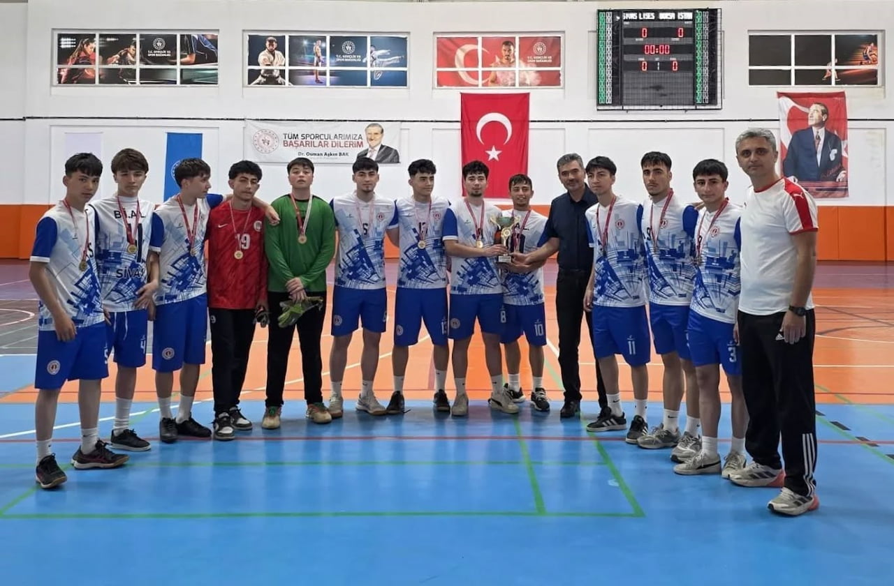 SİVAS’TA DÜZENLENEN GENÇLER B FUTSAL İL BİRİNCİLİĞİ MÜSABAKALARINDA RAKİPLERİNİ GERİDE BIRAKAN...