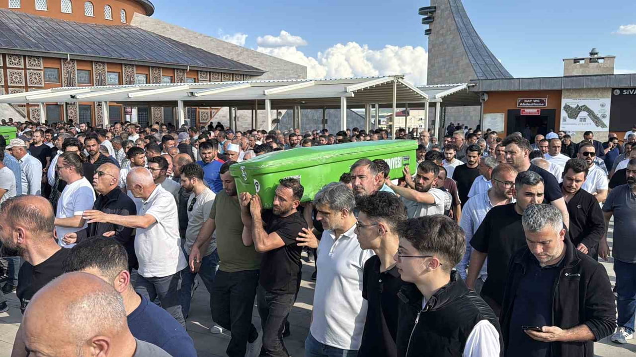 SİVAS’TA İKİ ARACIN KAFA KAFAYA ÇARPIŞTIĞI TRAFİK KAZASINDA ÖLEN ÖZKAN ŞAHİNKAYA VE EŞİ AYŞE...