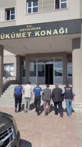SİVAS’TA İKİ FARKLI OPERASYONDA 8 DÜZENSİZ GÖÇMEN YAKALANIRKEN OLAYLARA İLİŞKİN 3 KİŞİ...