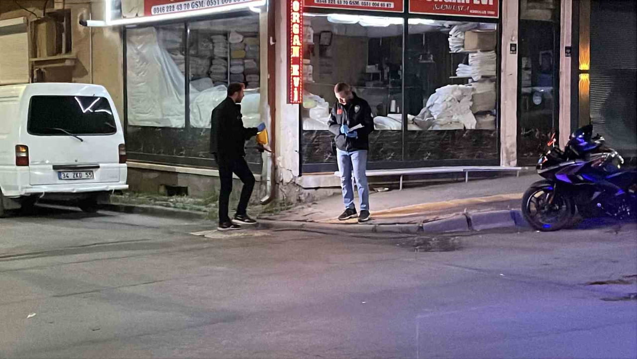 SİVAS’TA İKİ GRUP ARASINDA ÇIKAN BIÇAKLI KAVGADA BİRİ AĞIR 4 KİŞİ YARALANDI.