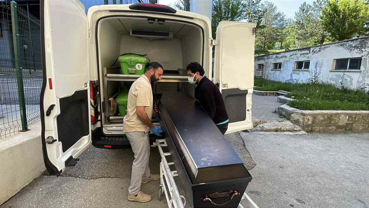 SİVAS’TA KENE TUTUNMASI SONUCU KIRIM KONGO KANAMALI ATEŞİ HASTALIĞINA YAKALANAN 31 YAŞINDAKİ...