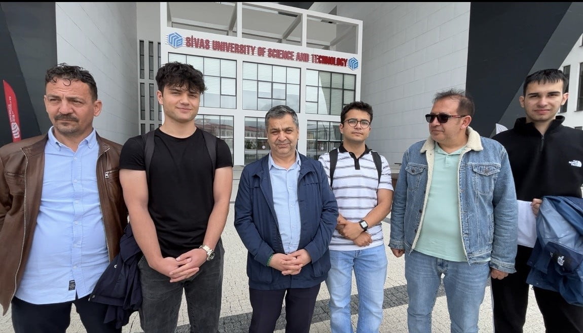 SİVAS’TA ÜNİVERSİTEYE HAZIRLANAN ÖĞRENCİLER, HALK EĞİTİMİ MERKEZİ TARAFINDAN DÜZENLENEN YKS PROVA...