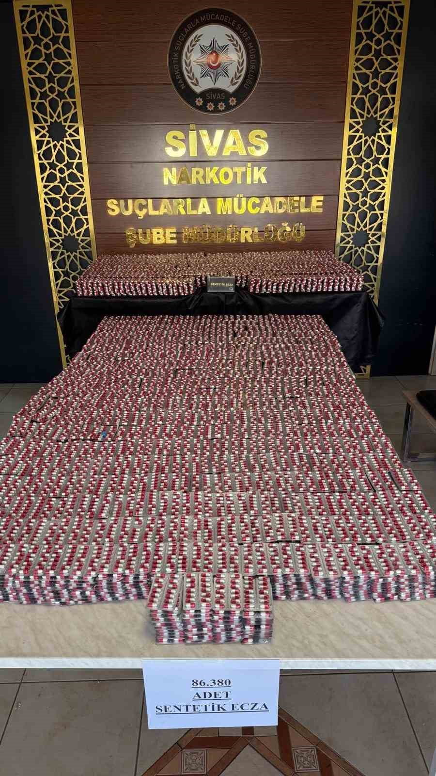 SİVAS’TA ÜZERLERİNDE 133 BİN 840 ADET UYUŞTURUCU HAP ELE GEÇİRİLEN BİR ŞÜPHELİ TUTUKLANARAK...