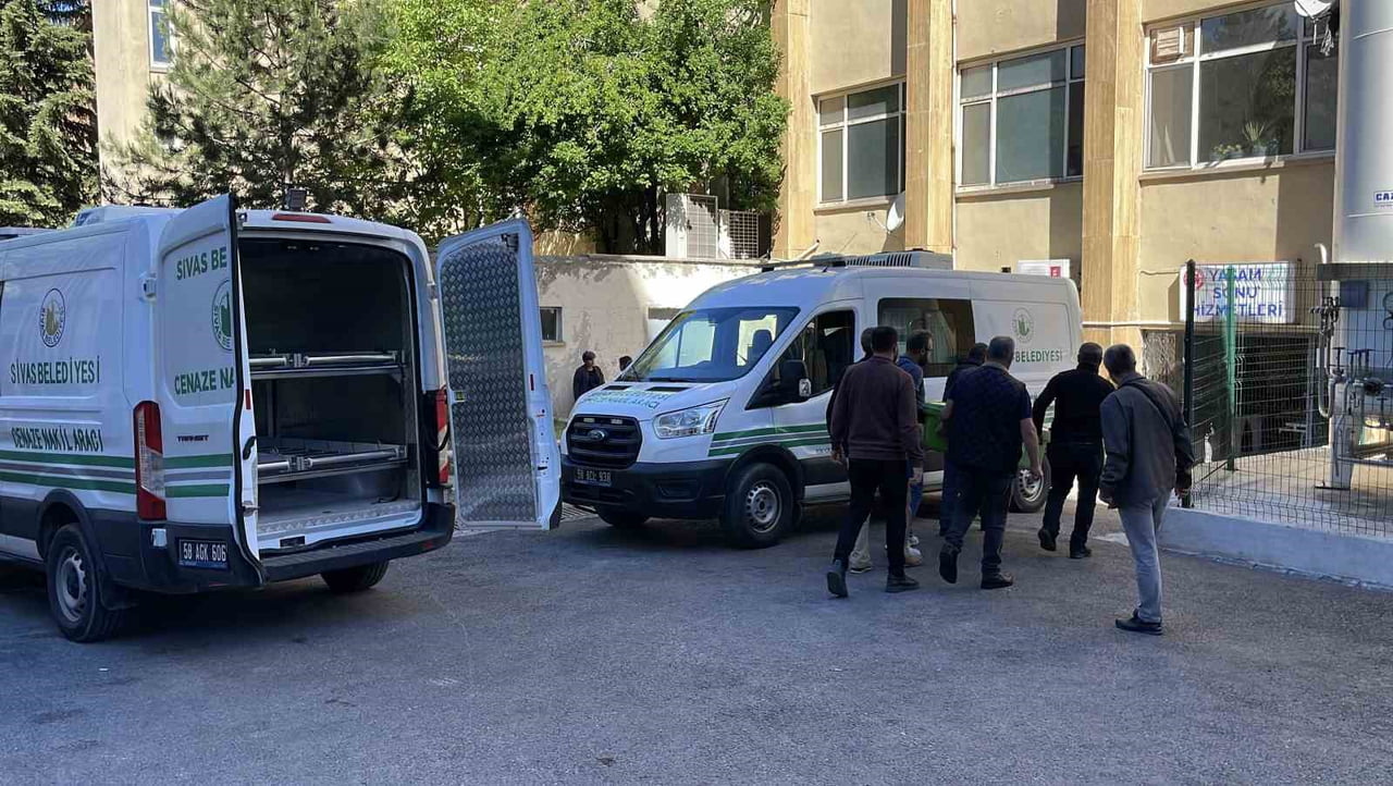 SİVAS’TA YAŞAYAN VE HAYVANCILIKLA UĞRAŞAN 52 YAŞINDAKİ LOKMAN SÖNMEZ, KKKA ŞÜPHESİYLE TEDAVİ...