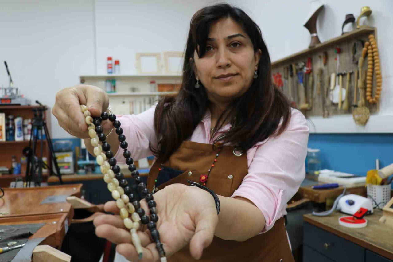 SİVAS’TA YÜZYILLARDIR ÖZELLİKLE TARAK VE BIÇAK SAPLARINDA KULLANILAN DÜNYACA ÜNLÜ SİVAS KEMİĞİ...