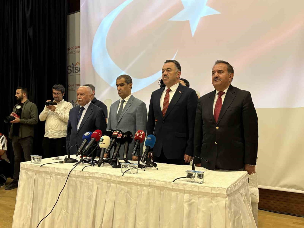 SİVASSPOR'DA BAŞKANLIK KRİZİ DEVAM EDİYOR. DİVAN KURULU YÖNETİMİNDE GERÇEKLEŞTİRİLEN VE DAHA ÖNCE...