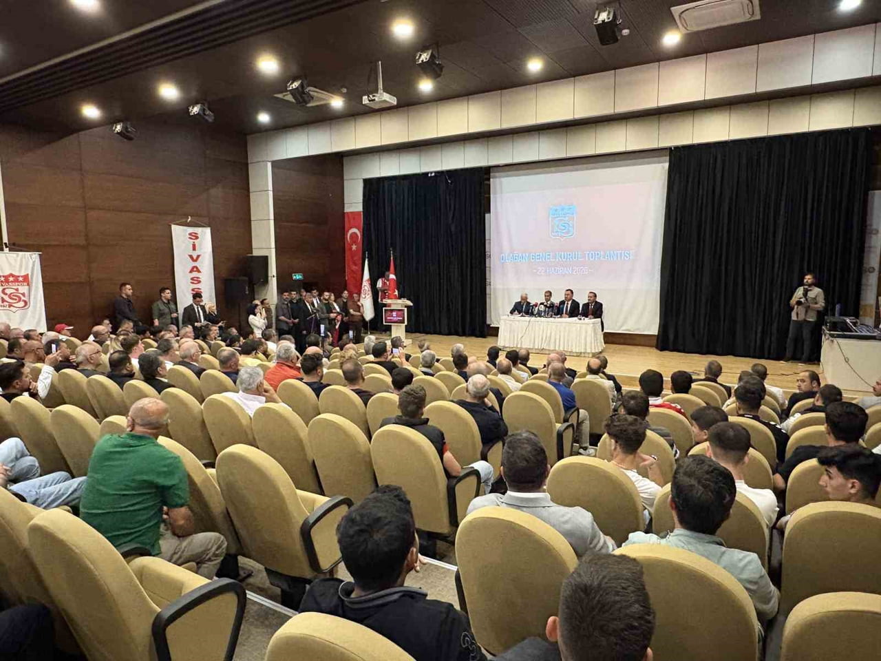 SİVASSPOR’DA 19 MAYIS VE 22 HAZİRAN TARİHLERİNDE GERÇEKLEŞTİRİLEN GENEL KURULLARDA BAŞKAN VE...