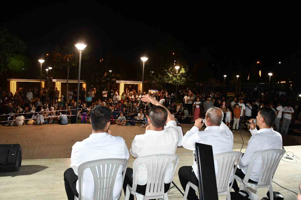 SİVEREK'TE BELEDİYE TARAFINDAN SICAK YAZ AKŞAMLARINDA DÜZENLENEN SIRA GECESİ PROGRAMI VE HALK...