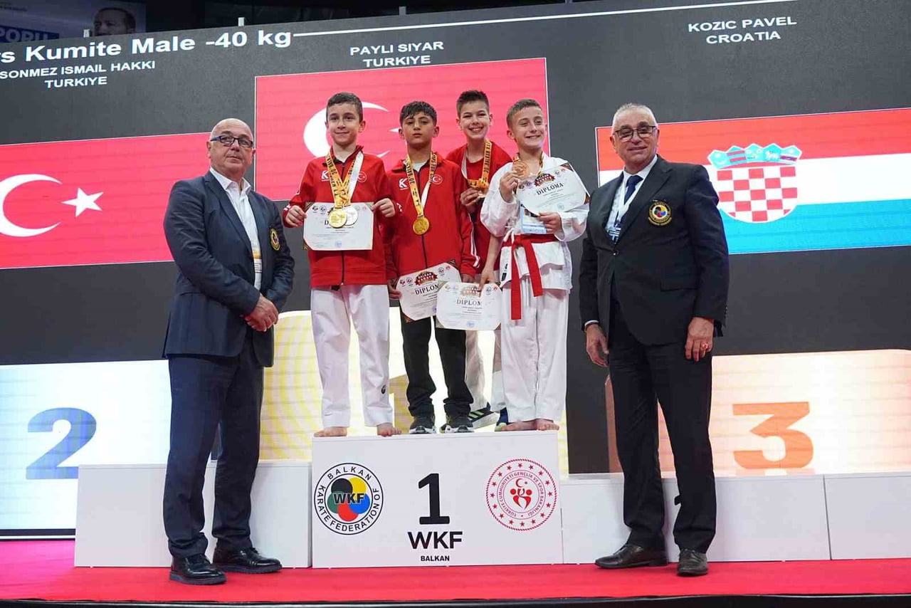 ŞİYAR PAYLI, KATILDIĞI TÜRKİYE, BALKAN VE BÖLGESEL KARATE ŞAMPİYONALARINDA TOPLAM 22 MADALYA...