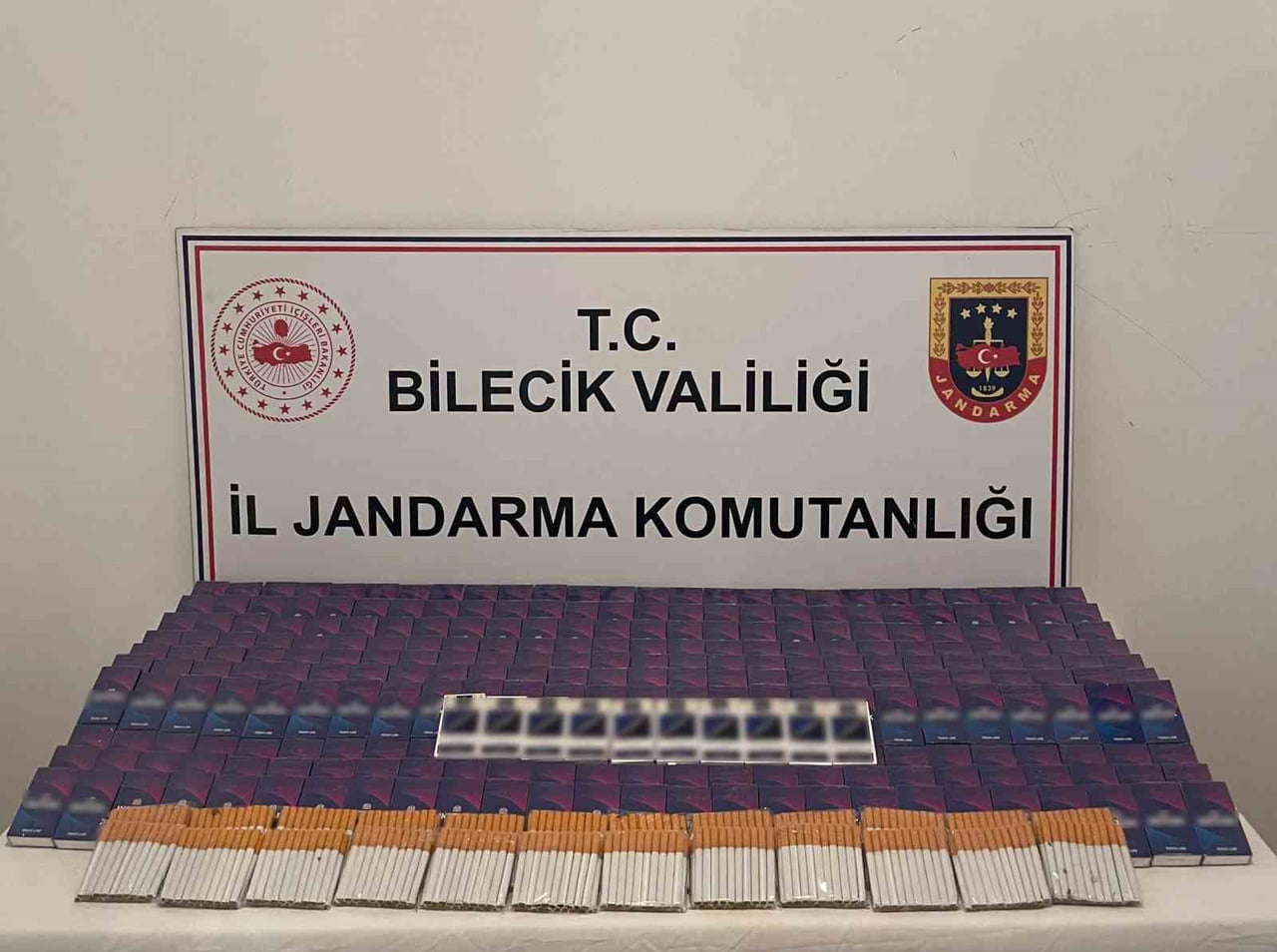 SÖĞÜT İLÇESİNDE DÜZENLENEN OPERASYONDA JANDARMA TARAFINDAN 9 BİN 900 ADET DOLDURULMUŞ MAKARON ELE...