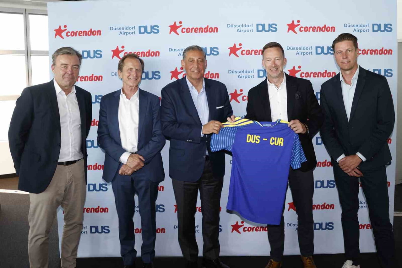 (SOLDAN SAĞA)  CHRİSTİAN HEİN, PAUL SCHWAİGER, YILDIRAY KARAER, LARS REDELİGX (DUS AİRPORT CEO)...