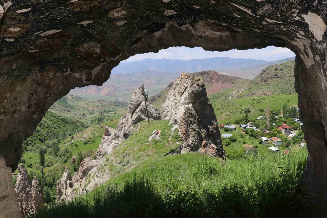SOLOMON KALESİ, RESTORE EDİLEREK TURİZME KAZANDIRILMAYI BEKLİYOR.