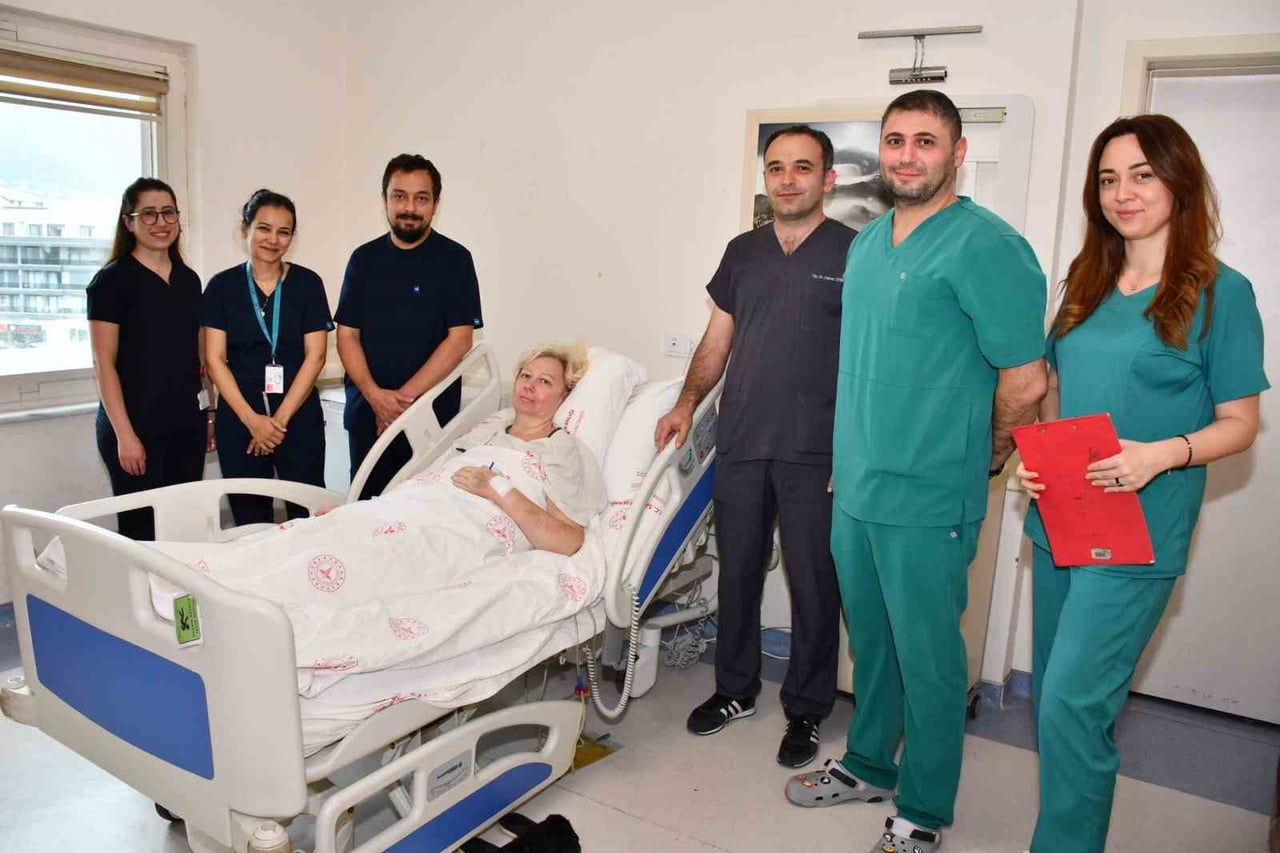 SOLUNUM SIKINTISI, KARINDA AŞIRI BÜYÜME, YAYGIN ENFEKSİYON (SEPSİS) ŞÜPHESİ NEDENİYLE HASTANEYE...