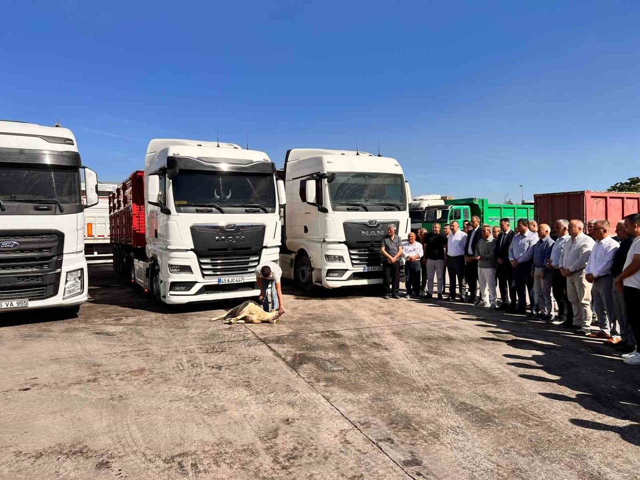 SOMA NAKLİYECİLER KOOPERATİFİ’NDE YENİ NAKLİYE SEZONU KURBAN KESİMİYLE AÇILDI. MİLLİ EĞİTİM...