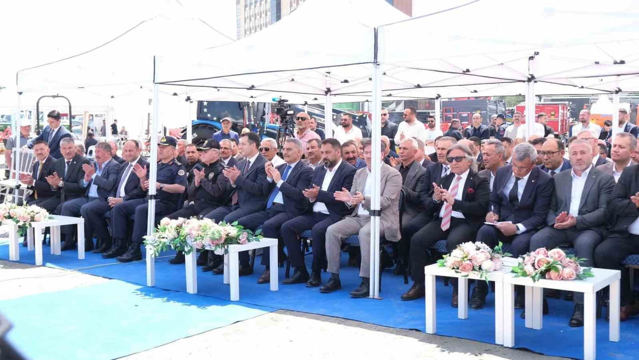 SORGUN’DA DÜZENLENEN TARIM FUARINA KATILAN SORGUN BELEDİYE BAŞKANI MUSTAFA ERKUT EKİNCİ, PROGRAMDA...