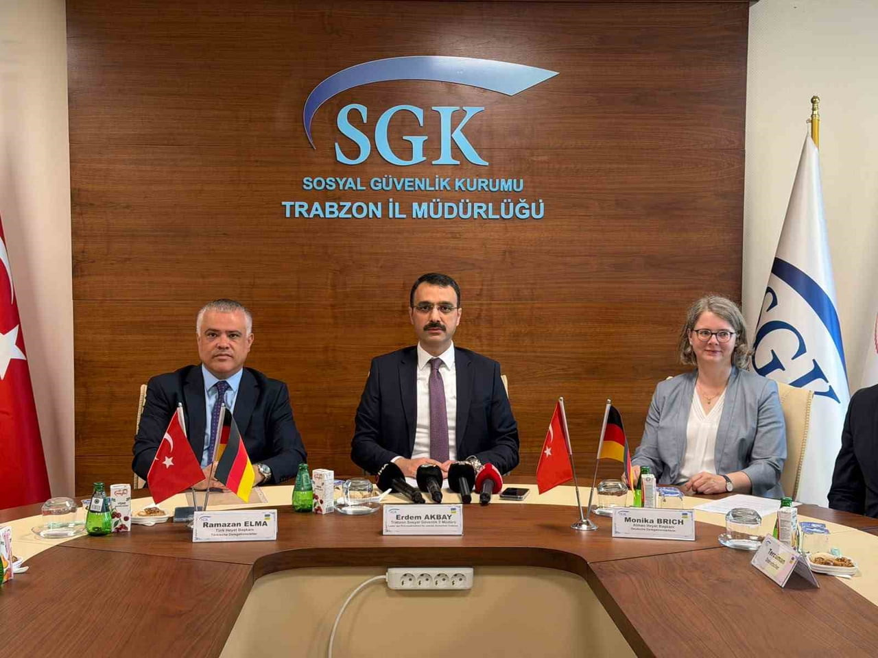 SOSYAL GÜVENLİK KURUMU (SGK) İLE ALMAN EMEKLİLİK SİGORTASI KURUMLARI İŞ BİRLİĞİNDE DÜZENLENEN...