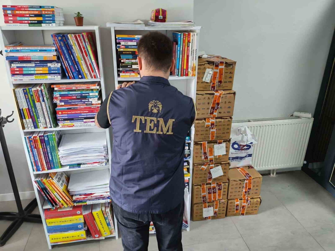 SÖZ KONUSU MATERYALLERE İNCELENMEK ÜZERE EKİPLER TARAFINDAN EL KONULDU.