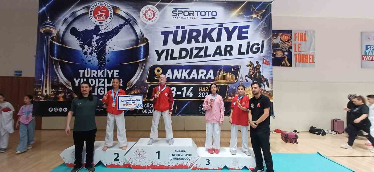 SPOR TOTO TÜRKİYE YILDIZLAR LİGİ’NDE MÜCADELE EDEN SİVASLI KARATECİLER, ANKARA’DAN 3 BRONZ MADALYA...