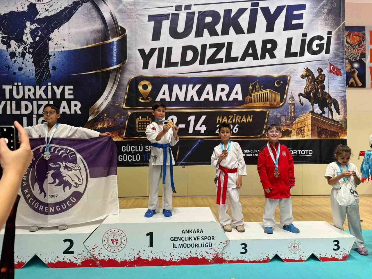 SPOR TOTO TÜRKİYE YILDIZLAR LİGİ’NDE MÜCADELE EDEN SİVASLI KARATECİLER, ANKARA’DAN 3 BRONZ MADALYA...