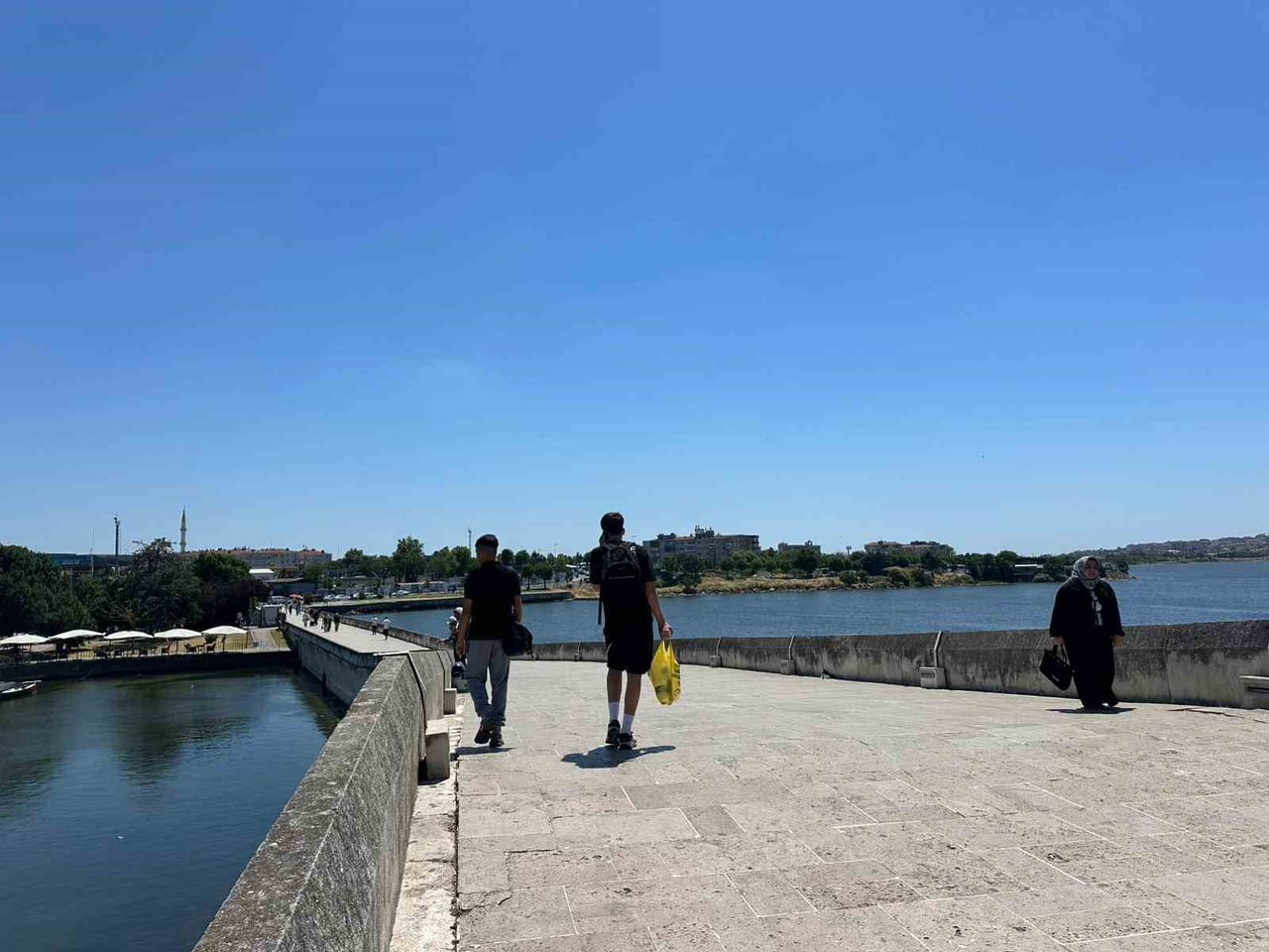 STANBUL BÜYÜKŞEHİR BELEDİYESİ'NİN KÜÇÜKÇEKMECE'DE BULUNAN TARİHİ TAŞ KÖPRÜNÜN YAKININA YAPTIĞI...