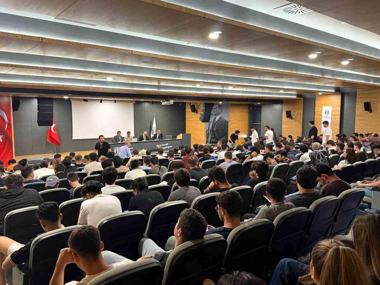 SUBÜ'NÜN ÖĞRENCİ ODAKLI EĞİTİM VİZYONU KAPSAMINDA DÜZENLEDİĞİ İSTİŞARE TOPLANTILARINA BİLİŞİM...