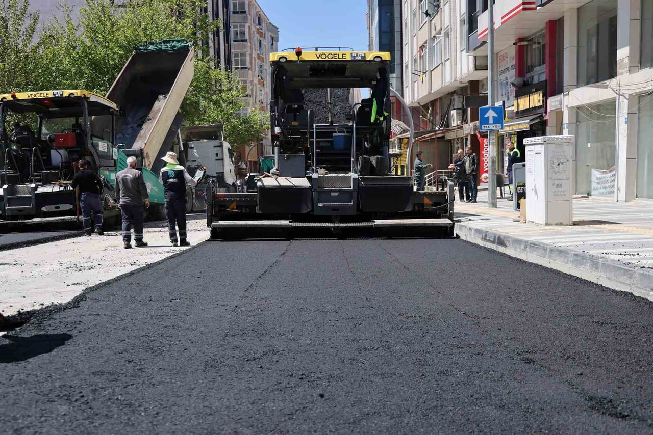 SÜLEYMANPAŞA VE KAPAKLI İLÇELERİNDE YÜRÜTÜLEN YOL YAPIM VE ASFALTLAMA ÇALIŞMALARI TAMAMLANARAK...