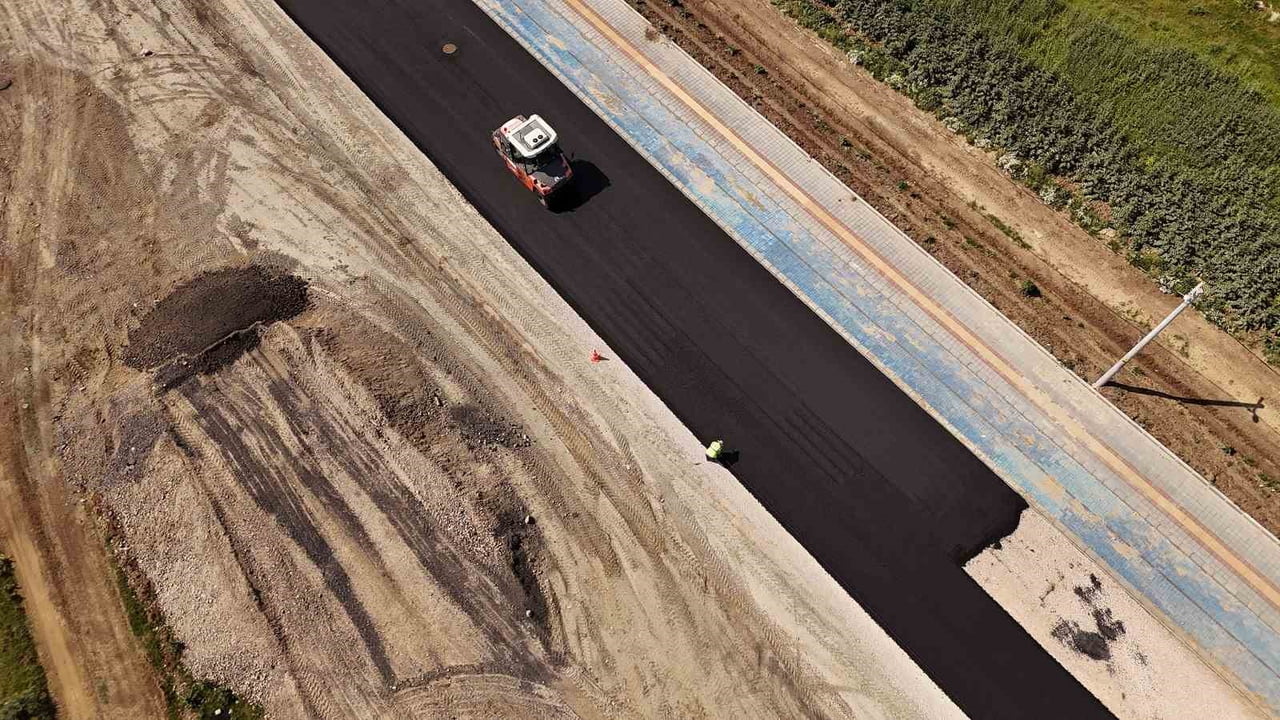 SÜLEYMANPAŞA VE KAPAKLI İLÇELERİNDE YÜRÜTÜLEN YOL YAPIM VE ASFALTLAMA ÇALIŞMALARI TAMAMLANARAK...