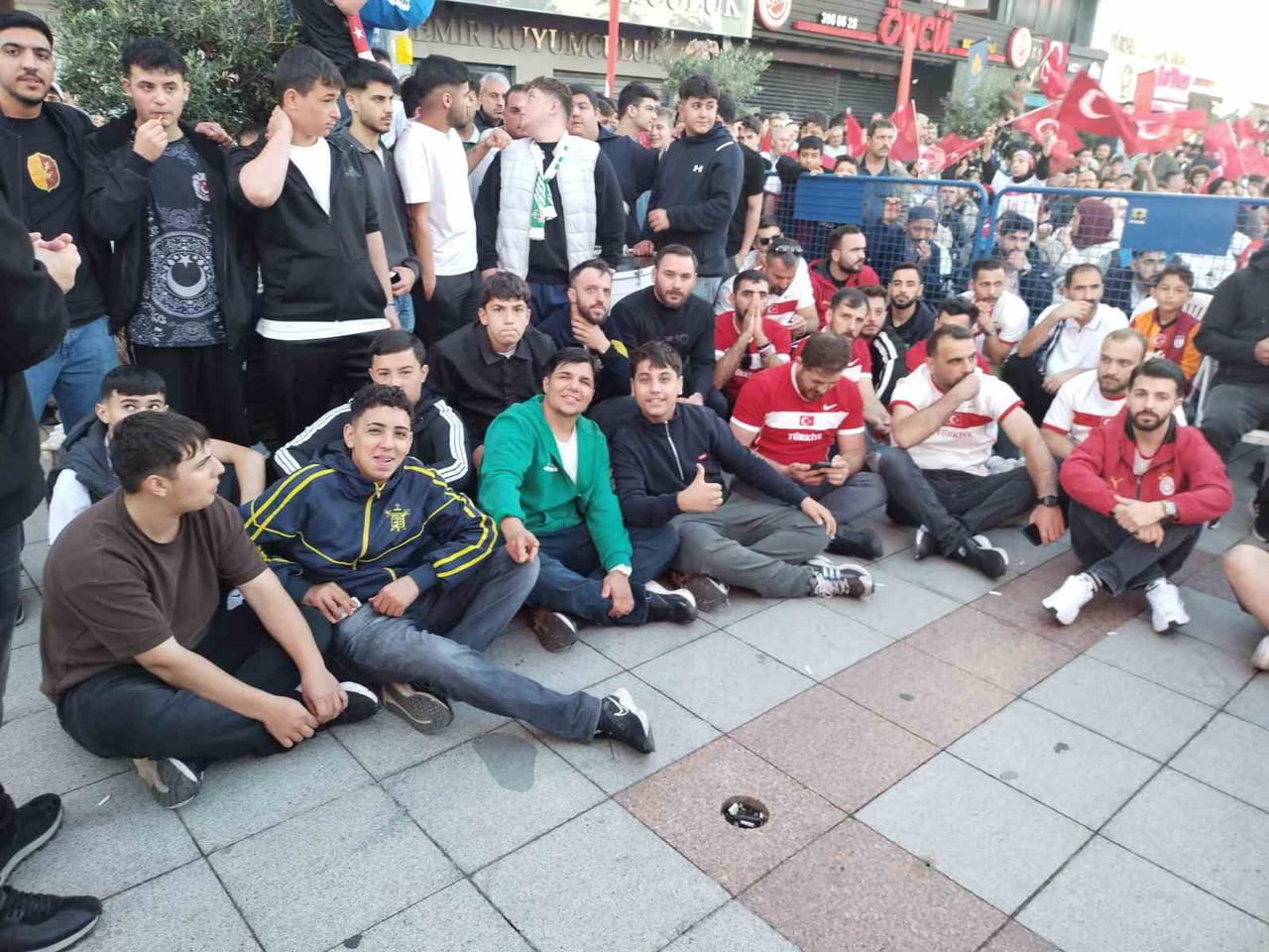 SULTANBEYLİ’DE DÜNYA KUPASI COŞKUSU